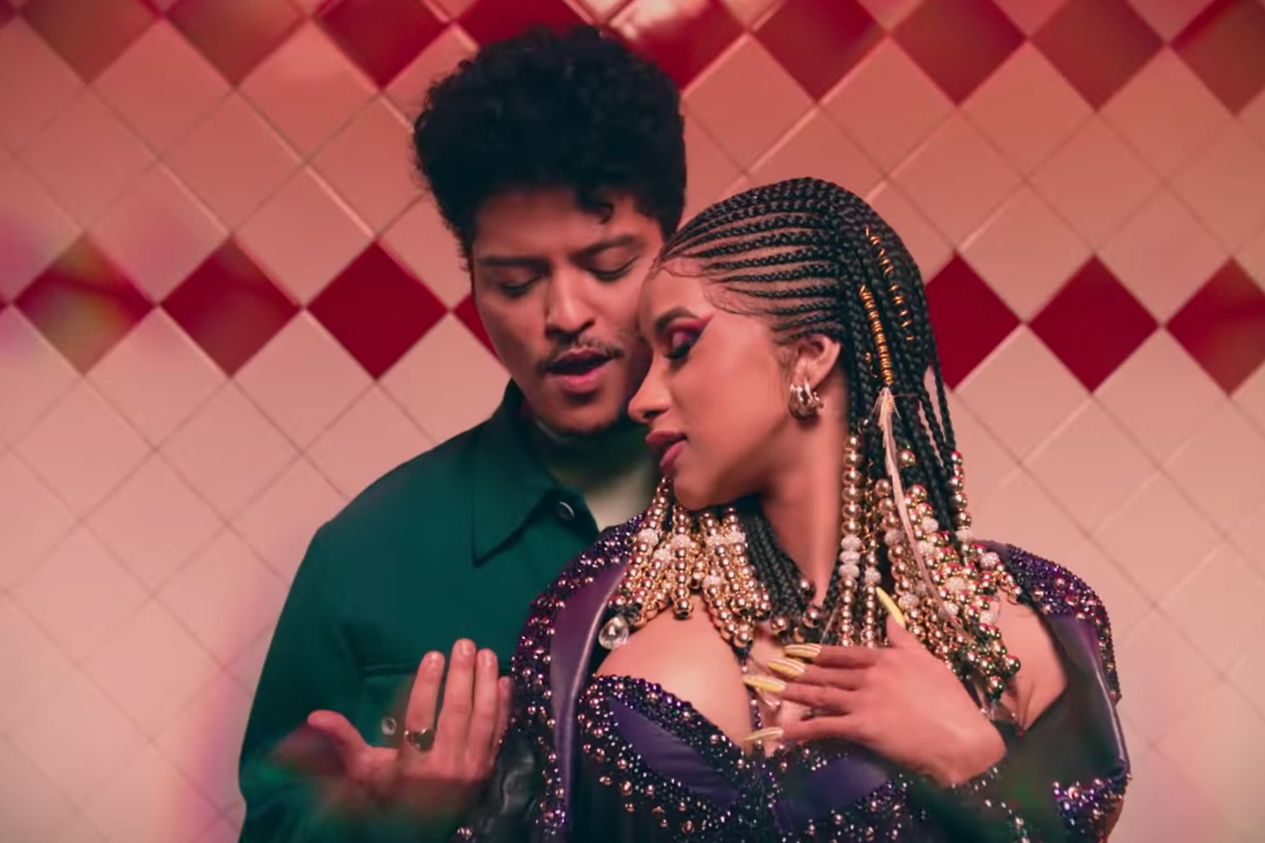 Cardi B & Bruno Mars - Please Me (Official Video) - Mars 2019 - Coqlakour